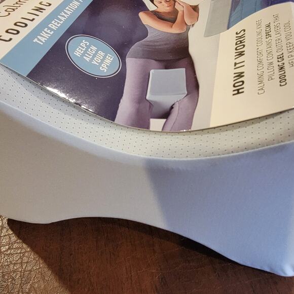 Sharper Image calming Comfort Cooling Gel Knee Pillow Charcoal Infused NEW - Picture 6 of 6